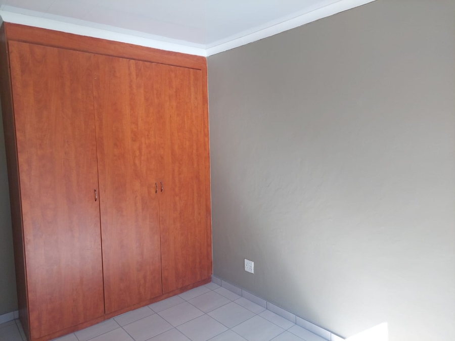 To Let 3 Bedroom Property for Rent in Flamwood North West